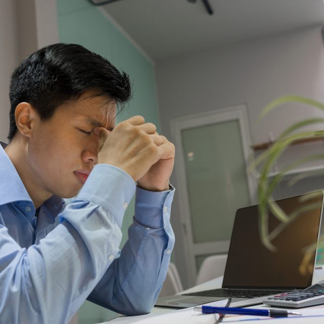 employee-thinking-about-solution-in-the-office-2026-03-26-22-51-53-utc