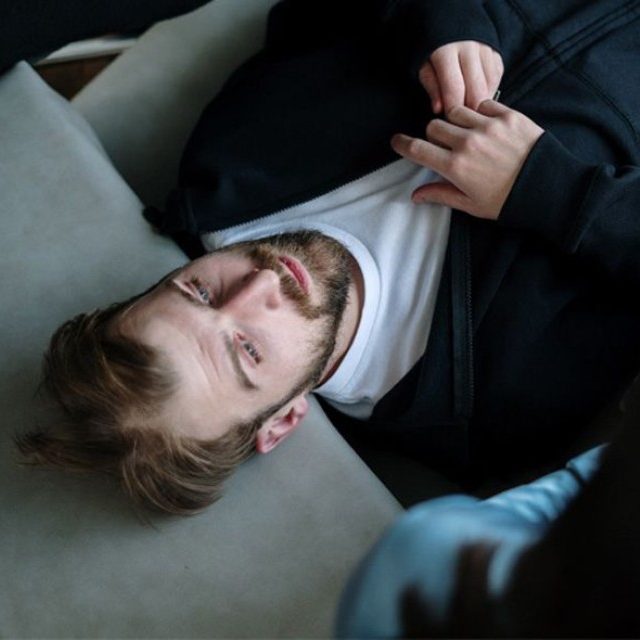 men-therapy-effeminate-behaviours-image